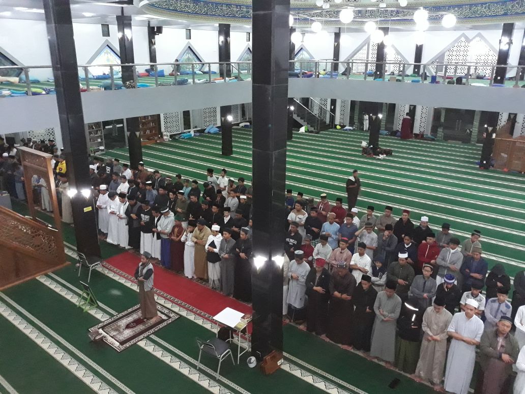 AKTIVITAS SHOLAT QIYAMULLAIL BERJAMAAH SANTRI NURUL FIKRI BOARDING SCHOOL LEMBANG